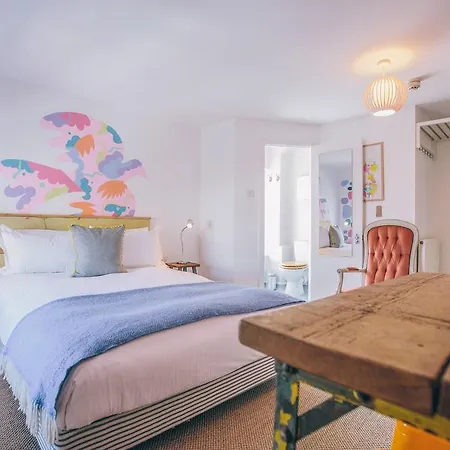 Artist Cornwall 4*
