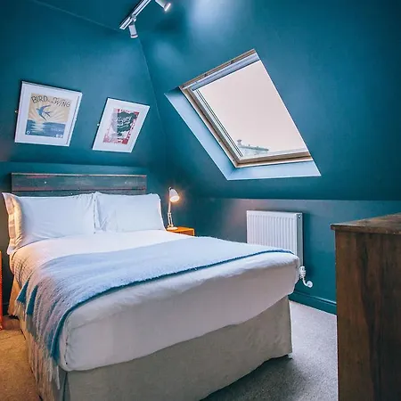 Artist Cornwall 4*