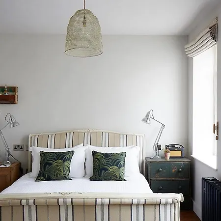 Artist Cornwall 4*