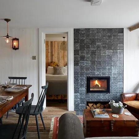 Artist Cornwall 4*